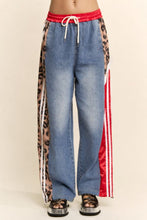 Load image into Gallery viewer, Davi & Dani - SIDE STRIPE TRACK JEANS