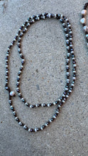 Load image into Gallery viewer, HC - Occean Love Black/White Pearls Lariat 42"