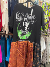 Load image into Gallery viewer, Indi and Sai - Upcycle Kantha Band Tee One OF The Kind