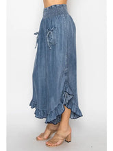 Load image into Gallery viewer, Origami - CHAMBRAY ELASTIC WAIST BLOOMER PANTS WITH POCKETS