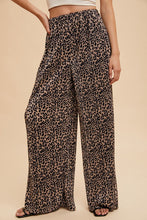 Load image into Gallery viewer, Leopard Plisse Lounge Wide Pants