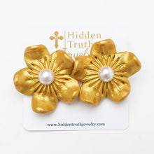 Load image into Gallery viewer, Hidden Truth Jewelry - Gardenia Pearl Stud Earrings
