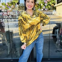 Load image into Gallery viewer, HC - Be My Side Velvet V-Top _ Gold