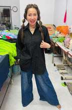 Load image into Gallery viewer, HC - Front Pleated Point Collar Shirt- Black