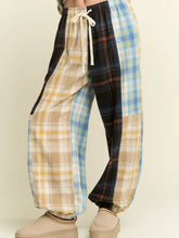 Load image into Gallery viewer, J.nna - Multi Color Plaid Pattern Joggers