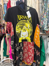 Load image into Gallery viewer, Indi and Sai - Upcycle Kantha Band Tee One OF The Kind