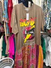 Load image into Gallery viewer, Indi and Sai - Upcycle Kantha Band Tee One OF The Kind