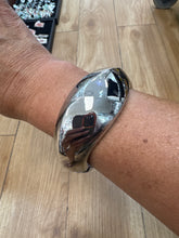 Load image into Gallery viewer, The King Collection - Solid Bold Snap Bracelet