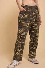 Load image into Gallery viewer, Bluevelvet - Distressed Camo Jean