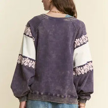 Load image into Gallery viewer, J.nna - NAVY LACE TRIM PULLOVER TOP - LOVE