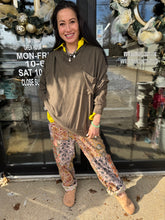 Load image into Gallery viewer, Carole Christian - Cozy Soft Pocket Top (5 colors)