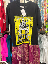 Load image into Gallery viewer, Indi and Sai - Upcycle Kantha Band Tee One OF The Kind