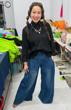 Load image into Gallery viewer, HC - Front Pleated Point Collar Shirt- Black