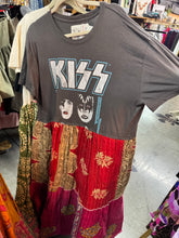 Load image into Gallery viewer, Indi and Sai - Upcycel Kantha Band Tee One OF The Kind