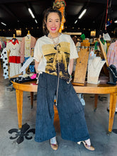 Load image into Gallery viewer, I Love Linen - Pearl Hart Tee