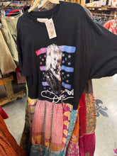 Load image into Gallery viewer, Indi and Sai - Upcycel Kantha Band Tee One OF The Kind