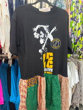 Load image into Gallery viewer, Indi and Sai - Upcycle Kantha Band Tee One OF The Kind