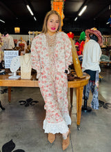Load image into Gallery viewer, Bluevelvet - FLOWER PRINT LONG SLEEVE FRONT TIE TOP