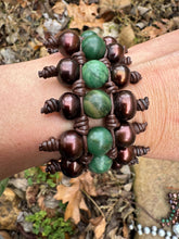Load image into Gallery viewer, HC - Jade Stone & Brown Pearl Bracelet