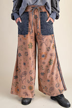 Load image into Gallery viewer, Easel- FLORAL PRINTED MINERAL WASHED PANTS