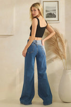 Load image into Gallery viewer, Oli & Hali - WASHED HIGH RISE ZIPPER DETAIL FRONT DENIM JEANS