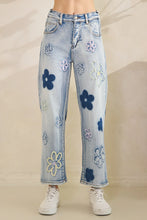 Load image into Gallery viewer, Oli & Hali - WASHED STRETCH FLORAL EMBROIDERY DENIM PANTS