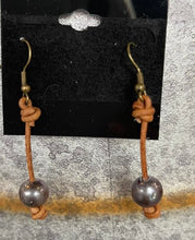 Load image into Gallery viewer, Single Angel Black Pearl Earrings
