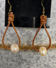 Load image into Gallery viewer, Single Angel Freshwater Pearl Earrings