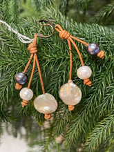 Load image into Gallery viewer, Triple Drop Pearl Earring