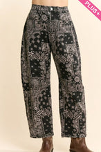 Load image into Gallery viewer, Davi &amp; Dani - BANDANA PRINT PANTS
