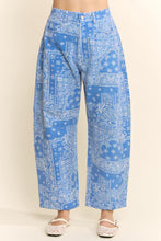 Load image into Gallery viewer, Davi &amp; Dani - BANDANA PRINTJEANS  Ship 9/28/29
