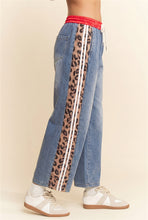 Load image into Gallery viewer, Davi &amp; Dani - SIDE STRIPE TRACK JEANS
