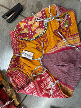 Load image into Gallery viewer, HCWL - Daisy Cargo Shorts
