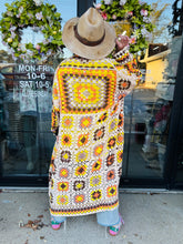 Load image into Gallery viewer, DAVI &amp; DANI - Crochet Duster
