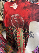 Load image into Gallery viewer, Indi and Sai - Upcycel Kantha Band Tee One OF The Kind
