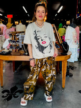 Load image into Gallery viewer, Marilyn Face Tee
