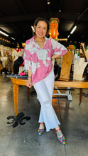 Load image into Gallery viewer, Mellie Flowy Collared Top  Floral Print
