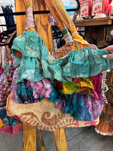 Load image into Gallery viewer, Indi &amp; Sai - Ruffle Kantha Bag
