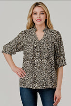 Load image into Gallery viewer, Devon Half Sleeve  Print Loose Top
