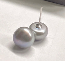 Load image into Gallery viewer, HC - Silver Gray Pearl Stud 6mm
