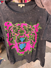 Load image into Gallery viewer, I Love Linen - Tiger Head Tee
