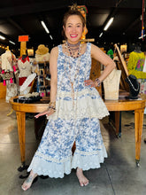 Load image into Gallery viewer, HCWL - Blue Willow Bloomer

