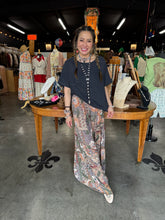 Load image into Gallery viewer, Camille &amp; Company - Basic Linen Top
