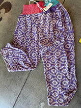 Load image into Gallery viewer, Indi And Sai - Smookwaist Kantha Pants
