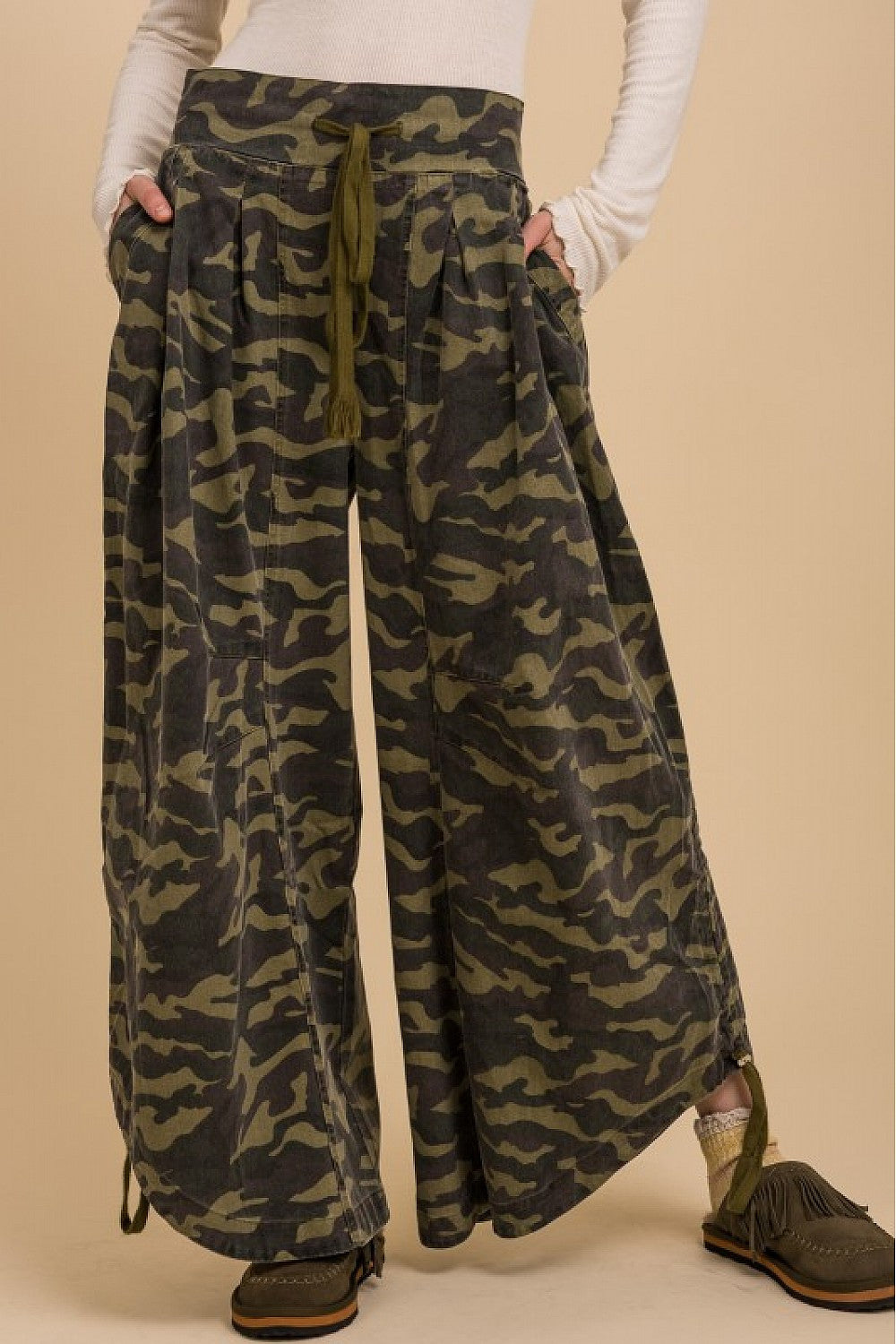 Blue Velvet - RUCHED SIDE BOTTOM CAMO PANTS