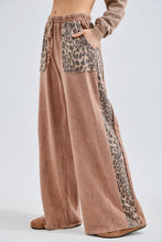 Load image into Gallery viewer, Mineralwashed Leopard Print Pocket Side Trim Pants
