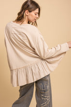 Load image into Gallery viewer, Bluevelvet - Vintage Flour Sack Print Ruffled Top
