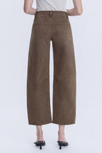 Load image into Gallery viewer, High Rise Front Welt Pocket Detail Barrel Jeans
