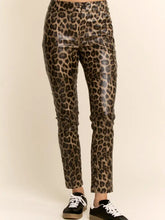 Load image into Gallery viewer, Davi &amp; Dani - Leopard Elastic Waist  Pants
