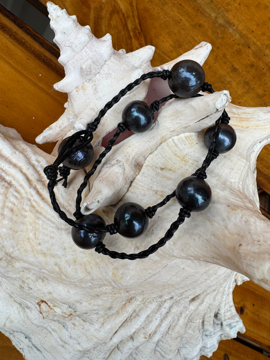 HC Handcrafted 7 Angel Black Pearl Chocker - 20mm